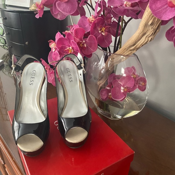 GUESS HEELS SIZE 7 - Picture 2 of 2